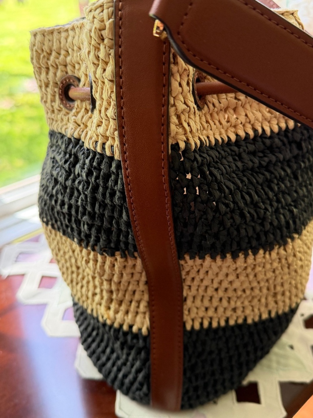 Like New Lauren Ralph Lauren Large Andie Raffia Drawstring Bag - Picture 5 of 11